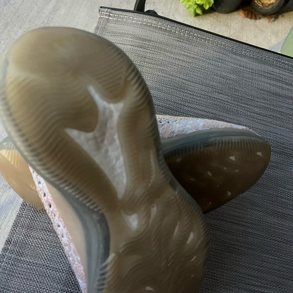 Yeezy Boost 380 - Picture 3 of 4